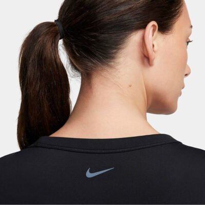 BLUSA NIKE ONE FITTED FN2804-010 - Image 3