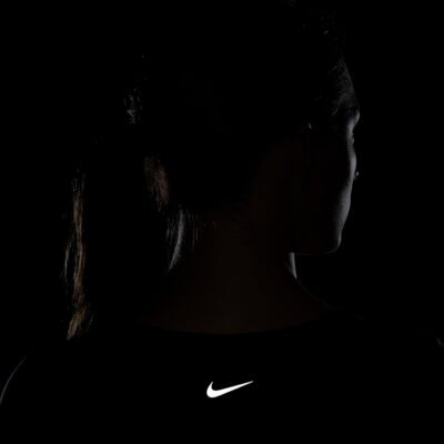 BLUSA NIKE ONE FITTED FN2804-010 - Image 5